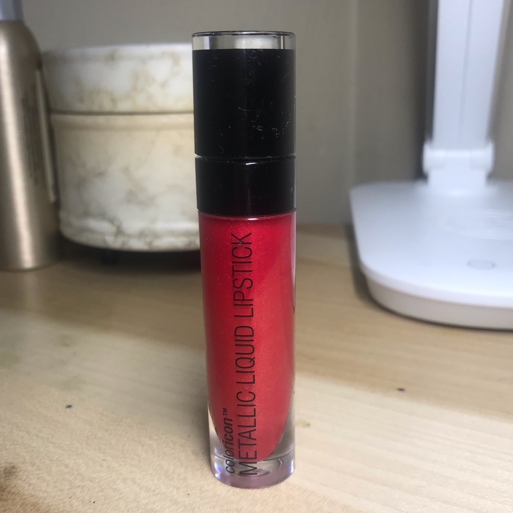 wet n wild metallic red liquid lipstick